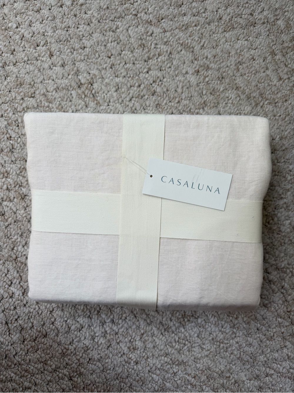 NWT Casaluna 3pc full/queen duvet cover set. Natural color